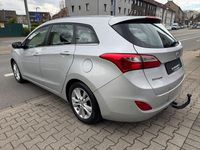 Gebraucht Hyundai i30 Trend 99 PS (72 kW) 2015 Silber Kombi