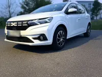 Używany Dacia Sandero Expression 91 KM (66 kW) 2023 Biały Sedan/Limuzyna