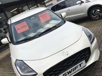 Neu Suzuki Swift 83 PS (61 kW) 2025 Pure white pearl metallic Kleinwagen