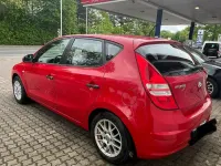Gebraucht Hyundai i30 84 PS (61 kW) 2010 Rot Limousine