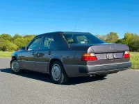 Gebraucht Mercedes E230 132 PS (97 kW) 1991 Andere farben Limousine