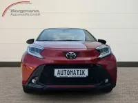 Gebraucht Toyota Aygo X Style 72 PS (52 kW) 2024 3u4)/ black mica (209) (rot SUV