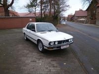 Gebraucht BMW 528 184 PS (135 kW) 1985 Weiß Limousine