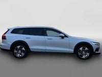 Gebraucht Volvo V60 CC Plus 197 PS (144 kW) 2022 Weiß Kombi