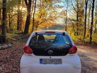Gebraucht Toyota Aygo 68 PS (50 kW) 2008 Weiß Kleinwagen