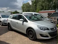 Gebraucht Opel Astra Edition 140 PS (102 kW) 2014 Silber Kombi