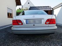 Usata Mercedes E240 Elegance 170 CV (125 kW) 1998 Argento Berlina