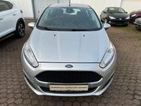 Gebraucht Ford Fiesta Celebration 101 PS (74 kW) 2017 Moondust silver (metallic) Limousine