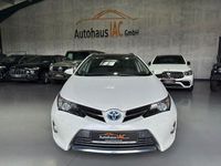 Gebraucht Toyota Auris Hybrid 99 PS (72 kW) 2016 White pearl cs Kombi