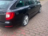 Gebraucht Skoda Superb 140 PS (102 kW) 2012 Schwarz Kombi