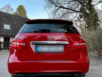 Gebraucht Mercedes B200 156 PS (114 kW) 2013 Rot Kleinwagen