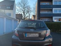 Gebraucht Toyota Yaris 69 PS (50 kW) 2014 Grau Kleinwagen