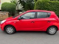 Gebraucht Hyundai i20 77 PS (56 kW) 2009 Rot Kleinwagen