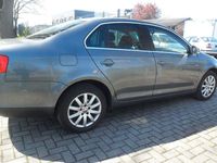 Gebraucht VW Jetta Comfortline 122 PS (89 kW) 2009 Grau Limousine