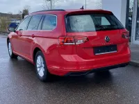 Gebraucht VW Passat Business 122 PS (89 kW) 2023 Rot Kombi