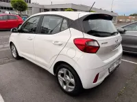 Gebraucht Hyundai i10 67 PS (49 kW) 2023 Weiß Kleinwagen