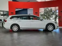 Gebraucht VW Passat 150 PS (110 kW) 2022 Gletscherweiß (metallic) Kombi