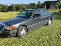 Second-hand Mercedes E300 178 CP (130 kW) 1992 Negru Berlinǎ