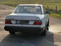 Gebraucht Mercedes E230 132 PS (97 kW) 1989 Weiß Limousine