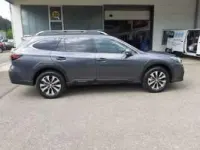 Gebraucht Subaru Outback Platinum 169 PS (124 kW) 2024 Grau Kombi