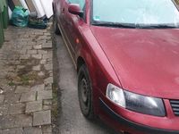 Gebraucht VW Passat 118 PS (86 kW) 1998 Rot Limousine