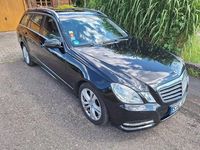 Gebraucht Mercedes E220 Avantgarde 170 PS (125 kW) 2013 Schwarz Limousine