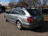 Gebraucht Skoda Superb Ambition 105 PS (77 kW) 2011 Platin grau metallic Kombi