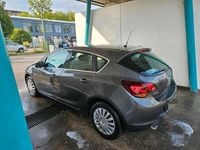 Usado Opel Astra 140 HP (102 kW) 2012 Cinzento Citadino