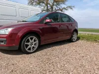 Gebraucht Ford Focus Ghia 101 PS (74 kW) 2004 Rot Limousine