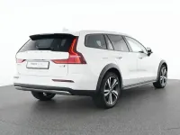 Gebraucht Volvo V60 CC Ultimate 197 PS (144 kW) 2023 Weiß Kombi