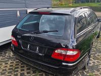 Second-hand Mercedes E500 306 CP (225 kW) 2004 Negru Break