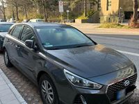 Gebraucht Hyundai i30 Select 110 PS (80 kW) 2018 Braun Limousine