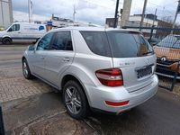 Gebraucht Mercedes ML320 224 PS (164 kW) 2008 Silber SUV