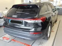 Gebraucht Audi e-tron 150 kW (204 PS) 2023 Mythosschwarz metallic (metallic) SUV