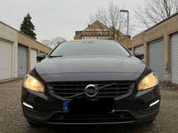 Gebraucht Volvo V60 Kinetic 120 PS (88 kW) 2017 Blau Kombi