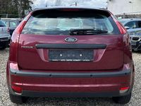 Gebraucht Ford Focus Trend 101 PS (74 kW) 2005 Amarenarot metallic Kleinwagen