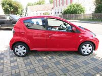 Gebraucht Toyota Aygo Basis 68 PS (50 kW) 2011 Rot Kleinwagen