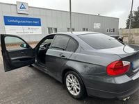 Gebraucht BMW 320 150 PS (110 kW) 2006 Grau Limousine