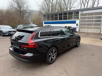 Gebraucht Volvo V60 Core 197 PS (144 kW) 2025 Schwarz Kombi