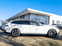 Gebraucht BMW 520 M Sport 197 PS (144 kW) 2025 Weiß Kombi