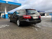 Gebraucht Mercedes E220 Avantgarde 170 PS (125 kW) 2010 Schwarz Kombi