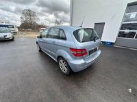 Gebraucht Mercedes B200 140 PS (102 kW) 2006 Silber Van / Kleinbus