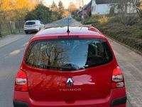 Gebraucht Renault Twingo 60 PS (44 kW) 2011 Rot Kleinwagen
