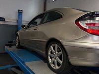 Gebraucht Mercedes C180 143 PS (105 kW) 2005 Gold Coupé