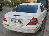 Gebraucht Mercedes E220 Classic 150 PS (110 kW) 2005 Weiß Limousine