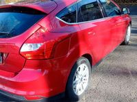 Gebraucht Ford Focus Trend 125 PS (91 kW) 2013 Rot Limousine