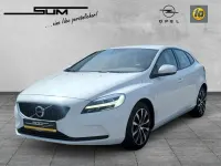 Gebraucht Volvo V40 Momentum 122 PS (89 kW) 2019 Weiss Kombi