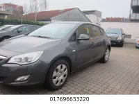 Używany Opel Astra Edition 140 KM (102 kW) 2012 Szary Sedan/Limuzyna