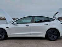 gebraucht Tesla Model 3 weiß, erst 3.600 km, BJ 2023
