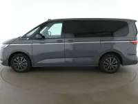 Gebraucht VW Multivan Style 150 PS (110 kW) 2023 Grau Van / Kleinbus